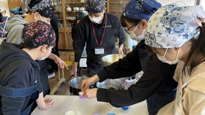 【朝日新聞】山武市立蓮沼小学校での蒸しパン作りについて紹介されました。