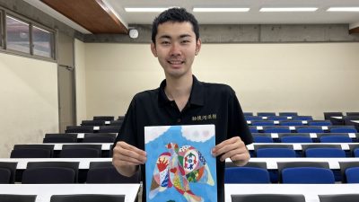 ゼミ生が学部10周年記念グッズの制作に協力！