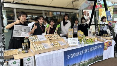 道の駅いちかわにて、付属高校と協同で販売を実施！